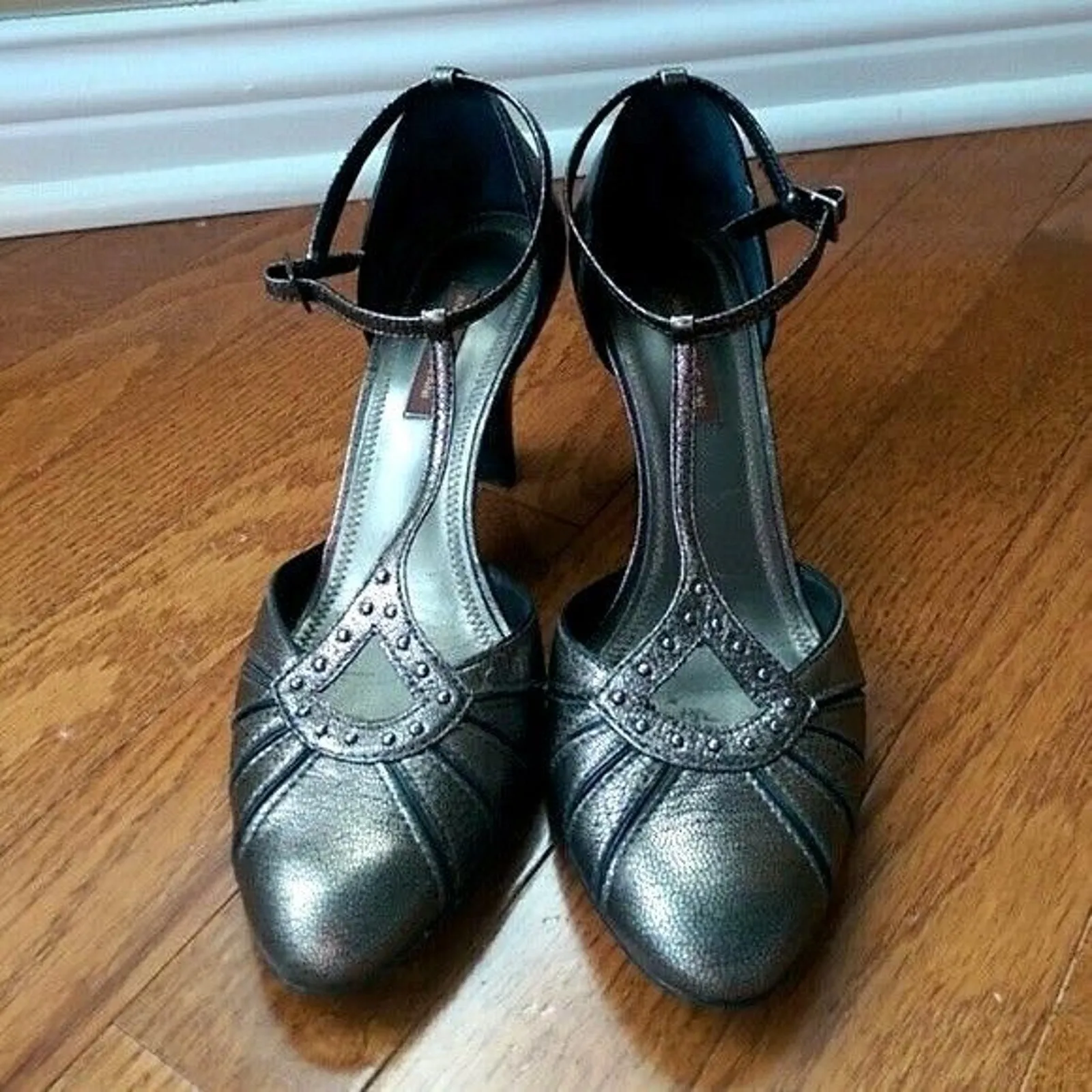 Antonio Melani Heels Stunning Pewter Color Size 6.5 - Image 2