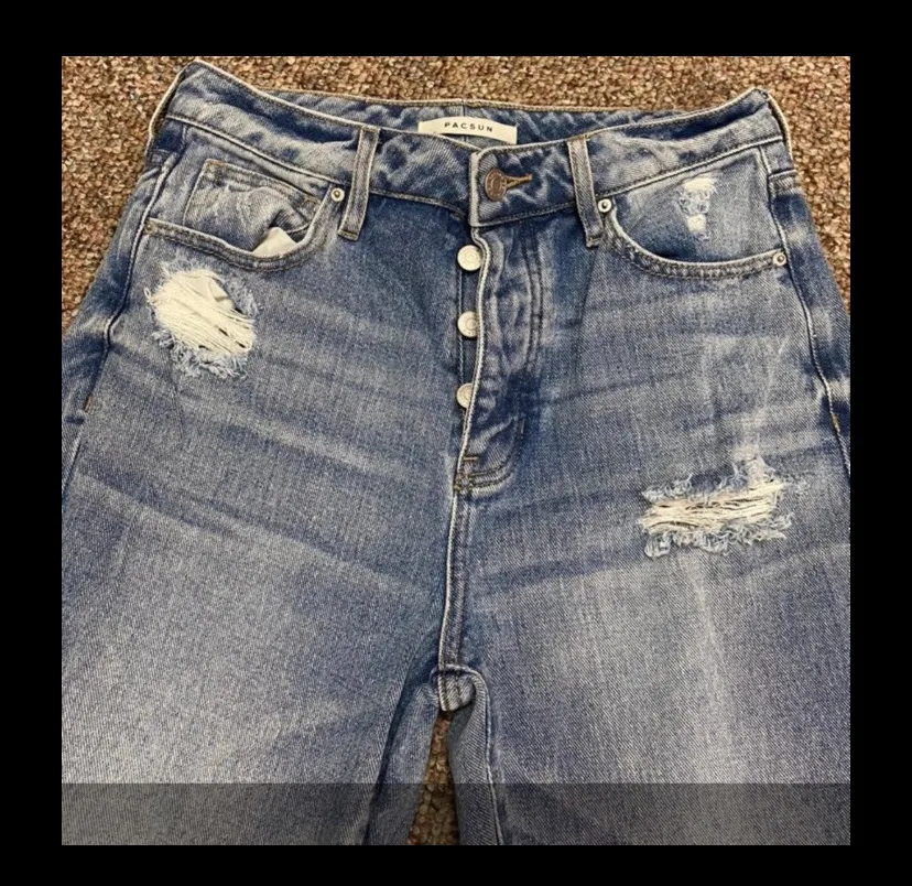 PacSun cropped rugged mom jeans - Size medium. gently warn& are in excellent condition for these distressed jeans. measurements approximately14” waste x 11” rise x 35” long. Non smoking home. priced to sell at as is condition. Don’t like my price, make reasonable offer! And thank you for checking my closet. - Image 4