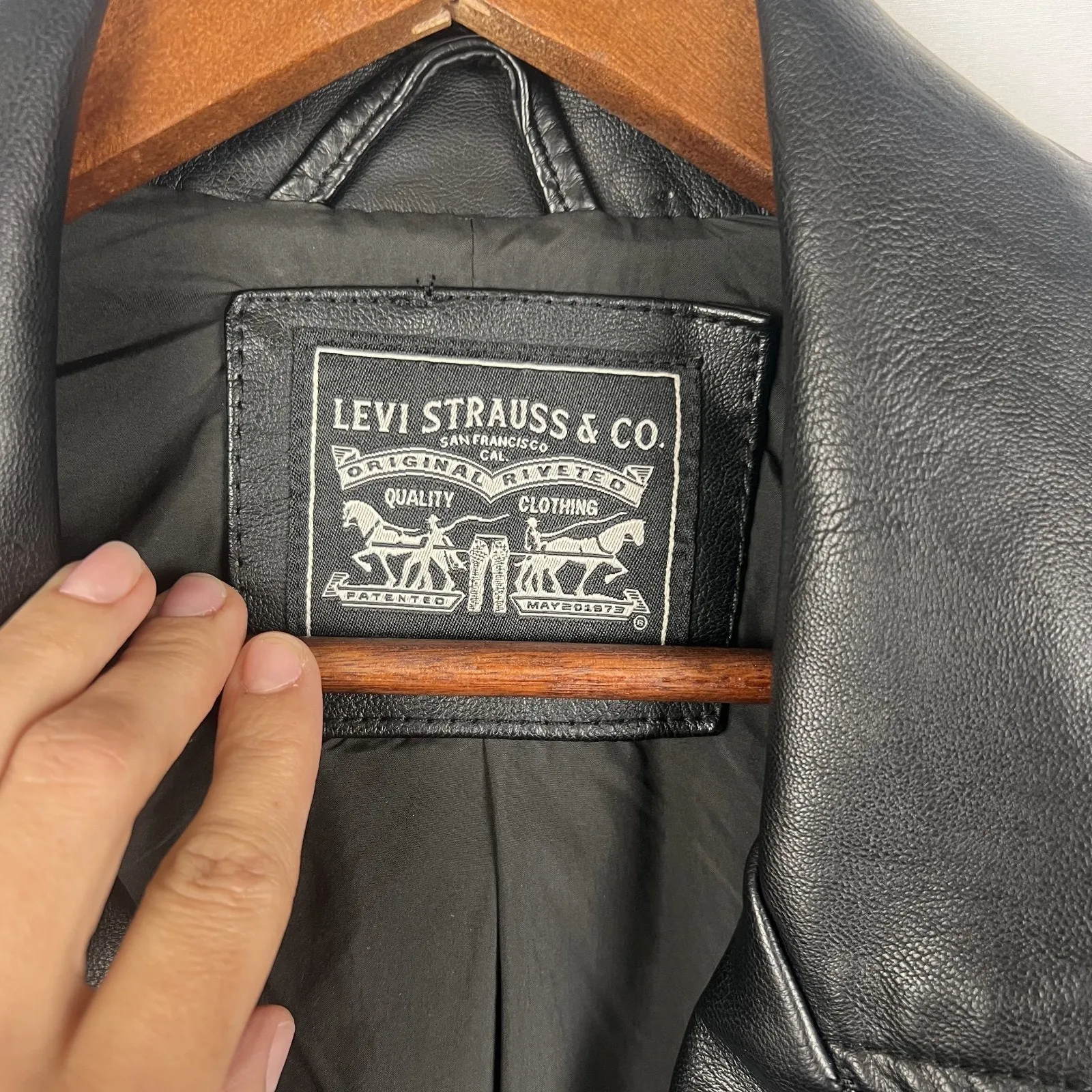 Levi's Women's 2X Black Faux Leather Moto Biker Jacket Belted Full Zip - Image 4