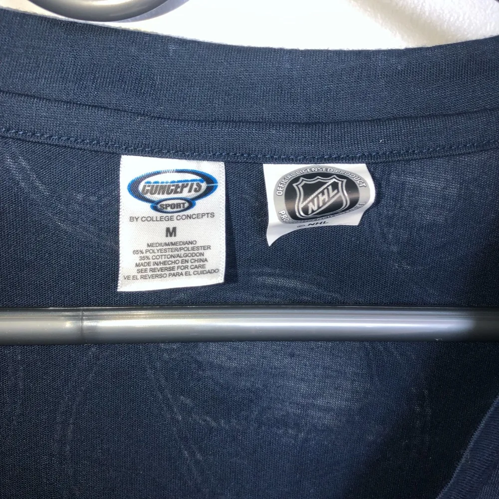 🆕 NHL Buffalo Sabres Tee Size M - Image 2