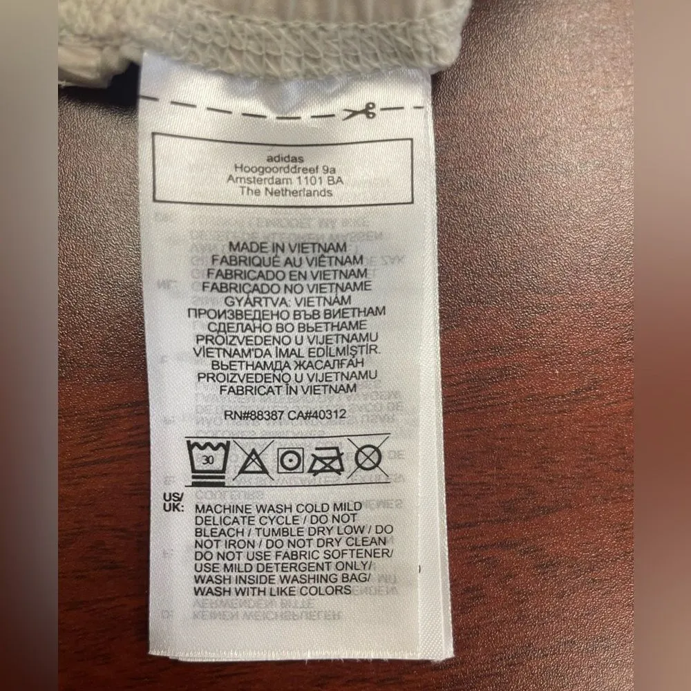 Adidas White Athletic Shorts Sporty Y2K Clean Girl Aesthetic SZ M - Image 7