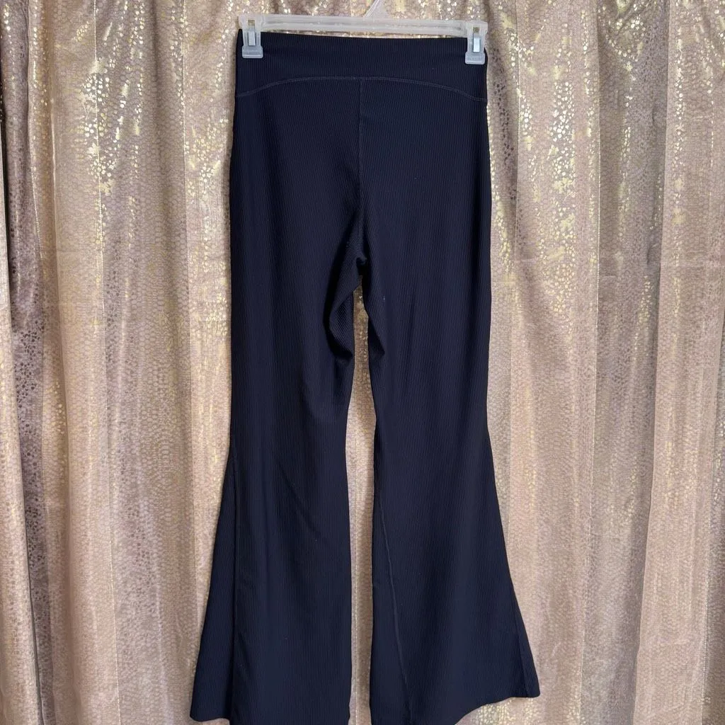 Old Navy Black Extra High Rise Ribbed Super Flare Leggings Medium - Image 2