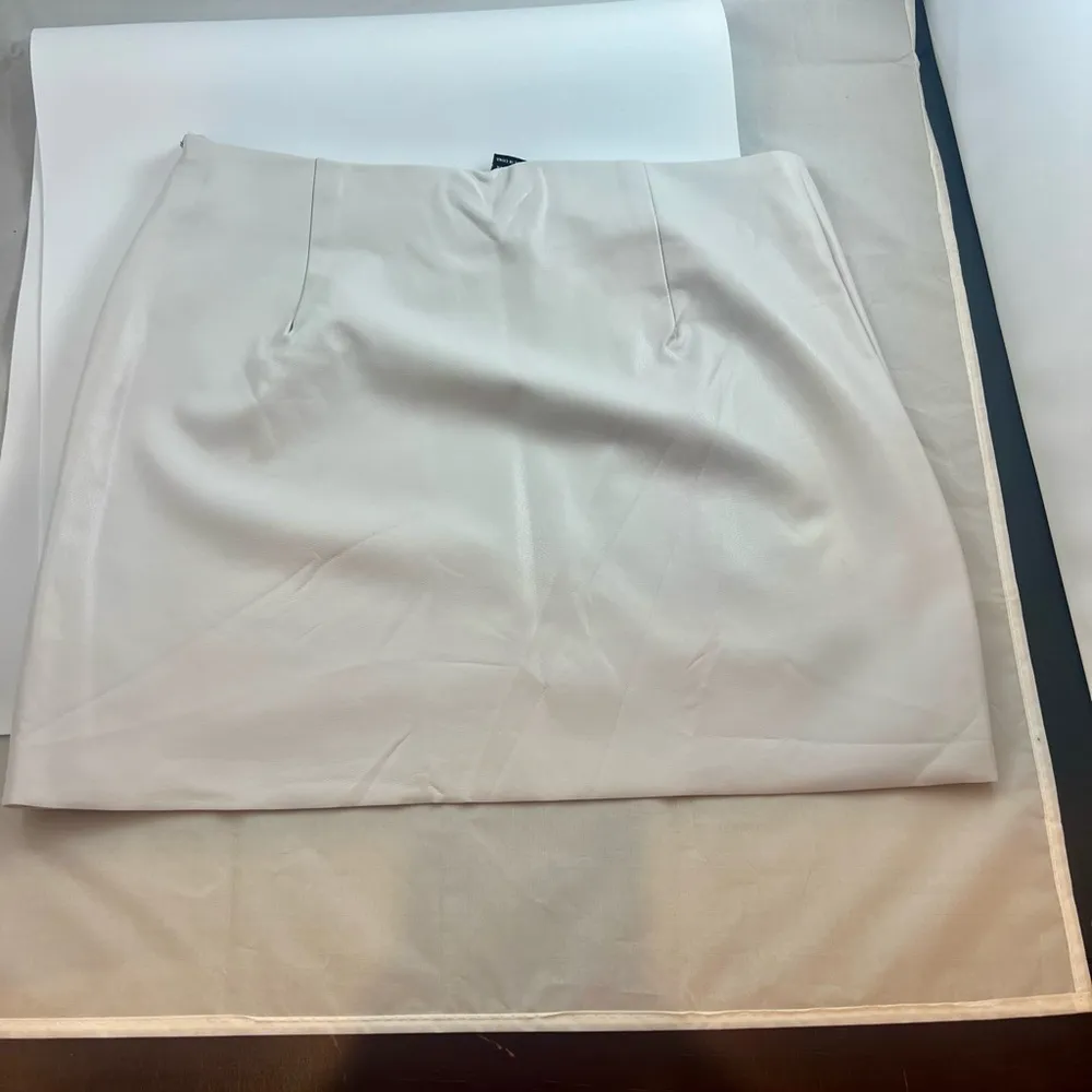 Forever 21 - light grayish/stone color. Size medium mini skirt! NWT - Image 2