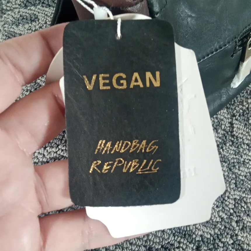 Republic Womens Vegan Leather Messanger Laptop Bag Womens Black - Image 6