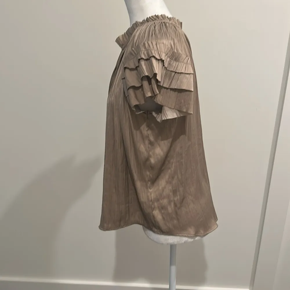 NWT Evereve Lydia Flutter Sleeve Satin Blouse Sz M - Image 5