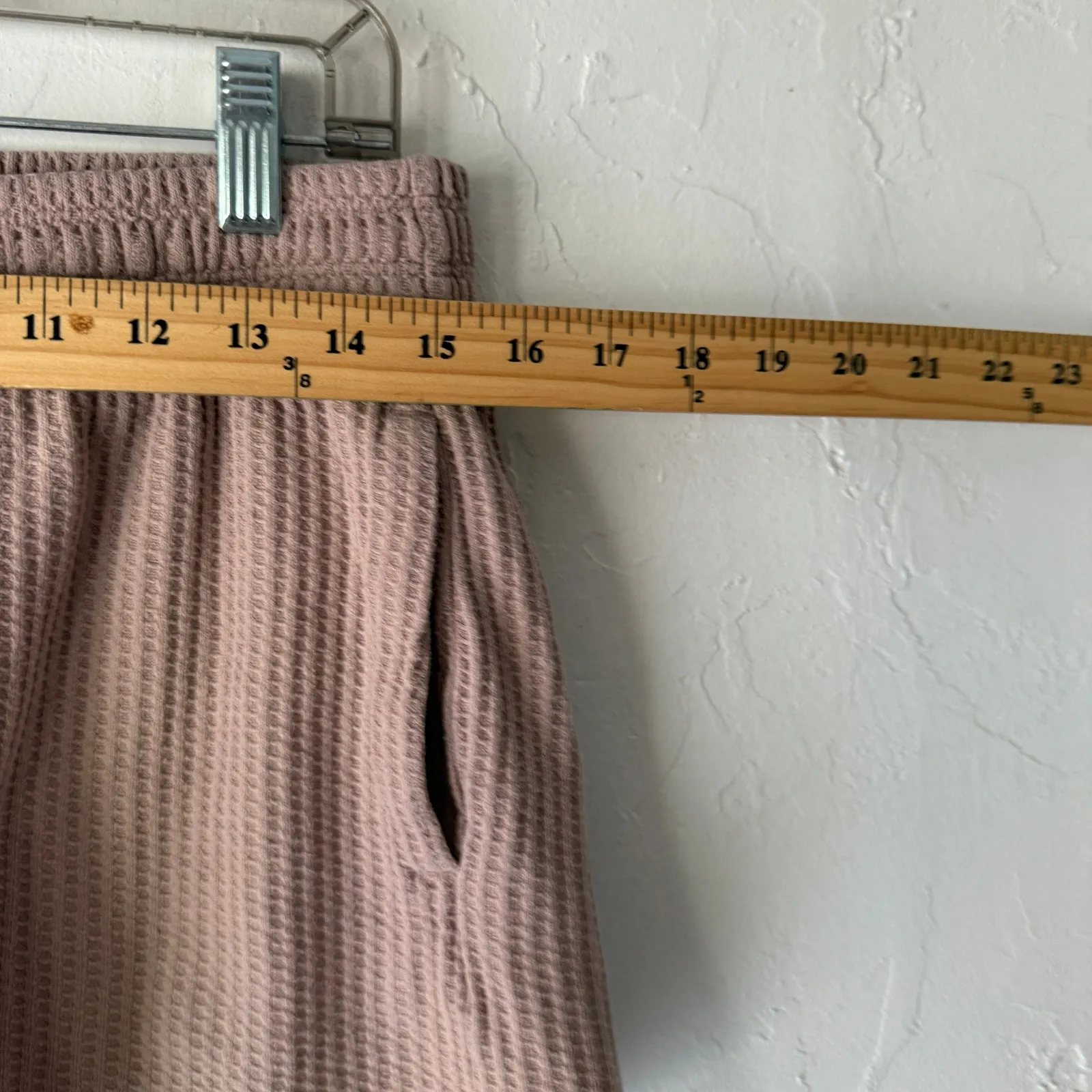 Old Navy Brown Waffle Knit Lounge Shorts Size M‎ Loungewear Henley - Image 8