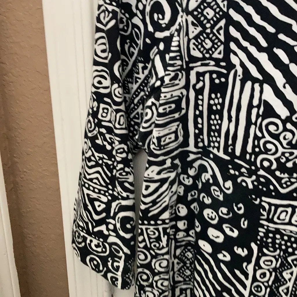 FINAL MARKDOWN Denim and company abstract print tee small - Image 2