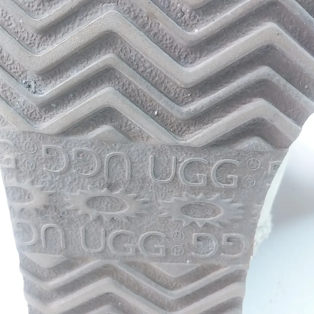 UGG Australia 7 Beige Creme Sherpa Boots - Image 3