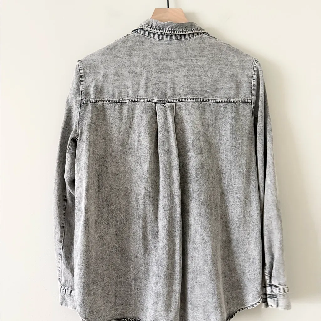 Jane + Delancy Chambray Button Down in Washed Gray Size S - Image 5