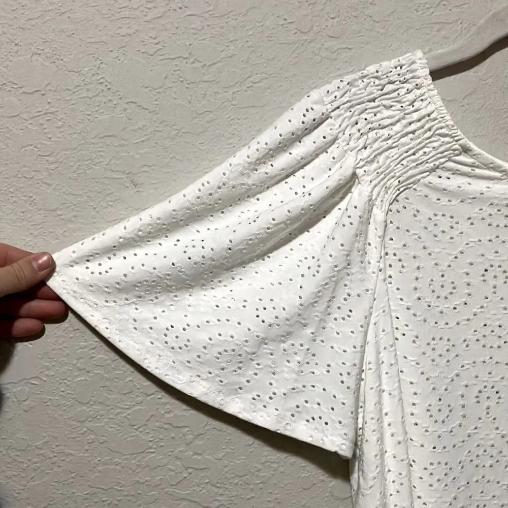 White Flowy Sleeve Wide Neck Blouse Size Medium - Image 3