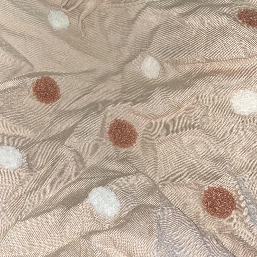 ✨HP✨Embroidered Polka Dot Puff Sleeves Blouse✨ Brown Size L - Image 4