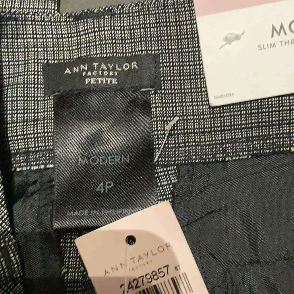 ANN TAYLOR Dress Pants Women’s Size 4P Modern Fit Slim Leg Trousers Black - Image 8