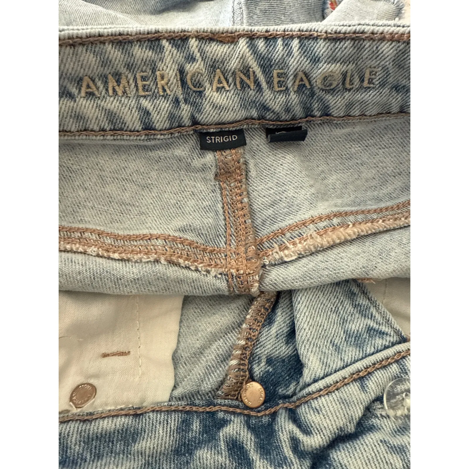 American Eagle Outfitters Womens Distressed Denim Cutoff Shorts Light Wash Sz 6 - Image 5