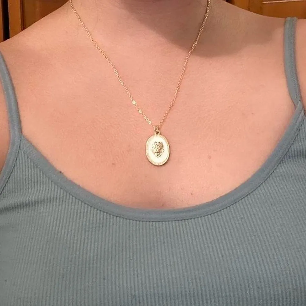 Lion Head Pendant Necklace Gold - Image 3