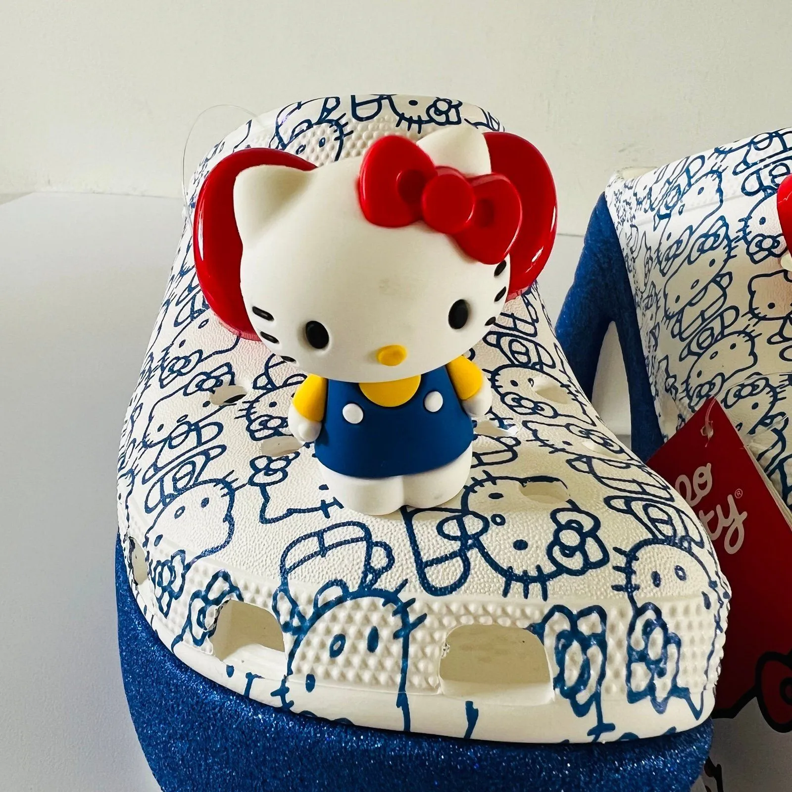 CROCS Hello Kitty Glitter Blue White Siren Clog - US 8 - Image 4