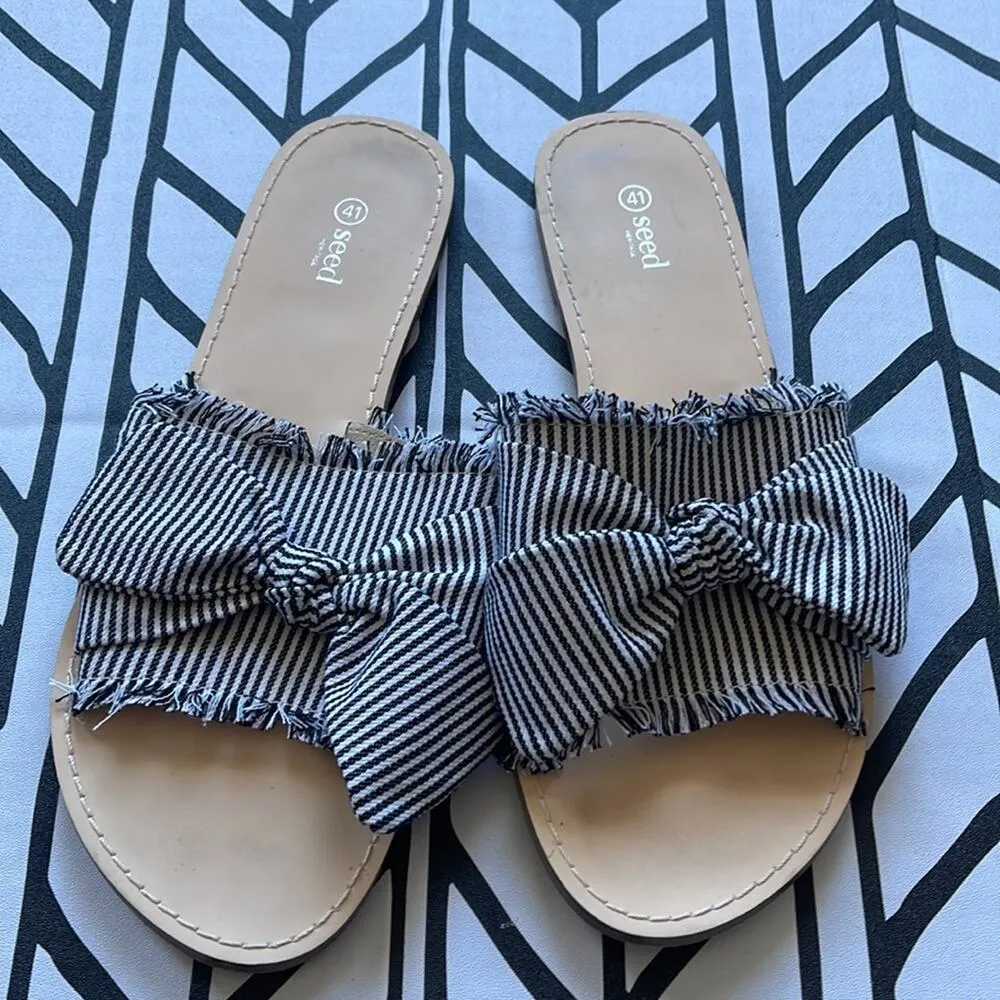 Seed Heritage striped sandals with bow accents Blue Size 10 - Image 2