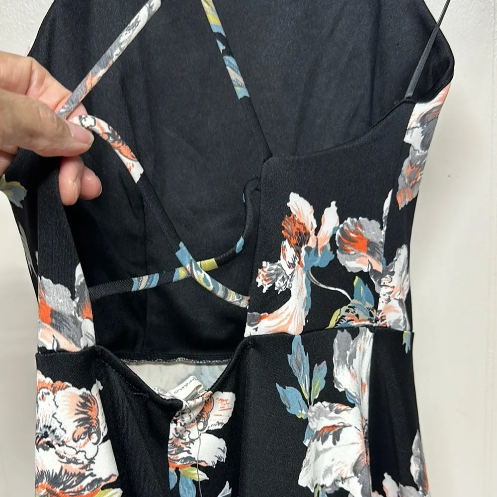 Soprano Pink and White Halter Midi Dress - Image 5