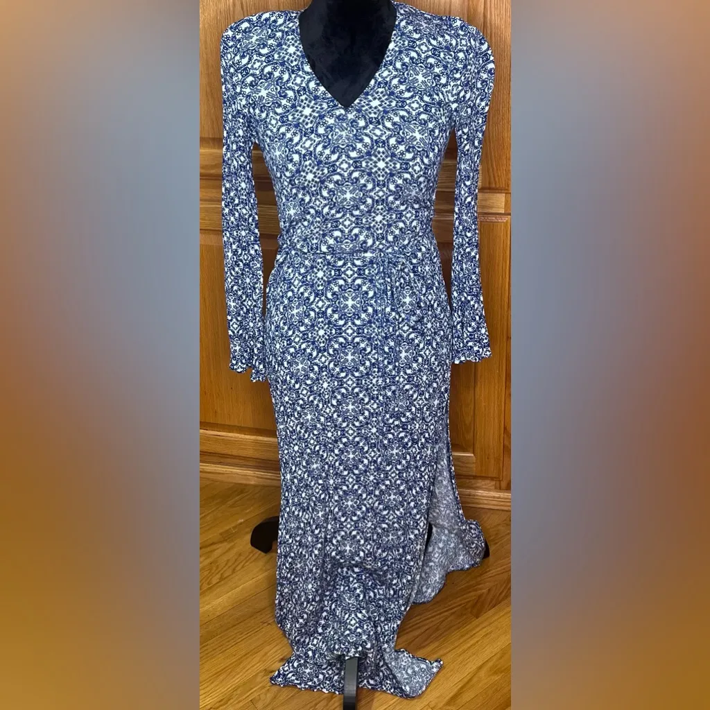 Lulus Mandala Daydream Blue Print V-Neck Long Sleeve Flowy Maxi Dress Size Small - Image 8