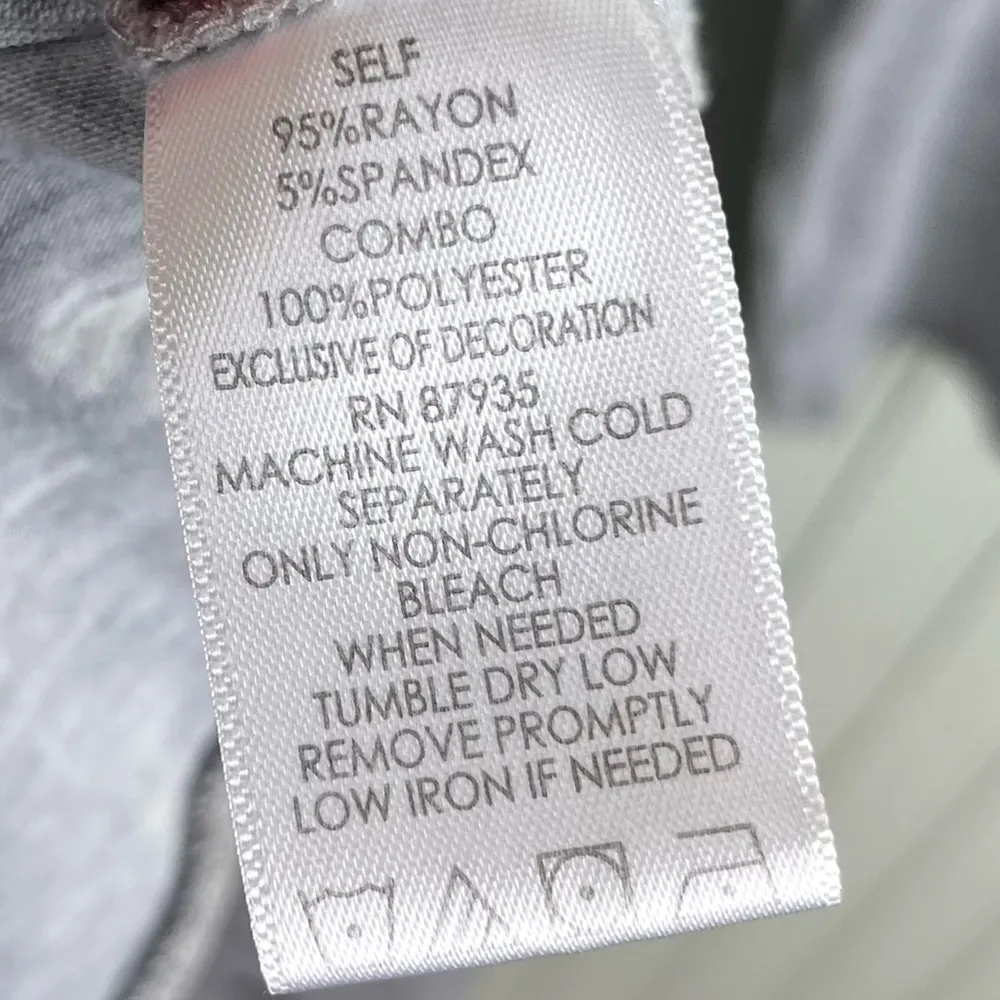 LOGO by Lori Goldstein Tunic Top Satin Lace Hem Grey Size Small Petite Lagenlook - Image 6