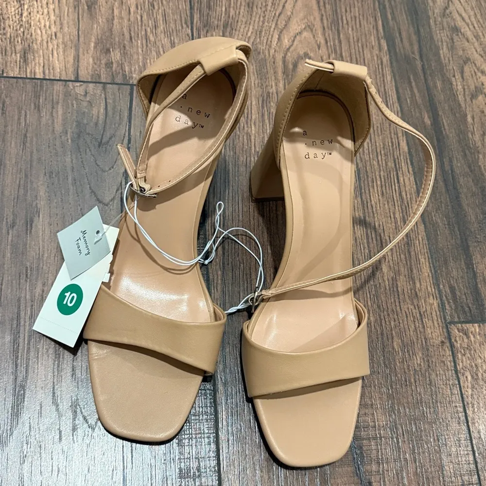 A new day Shelly Heels with Memory Foam Insole tan strappy shoe New - Image 7