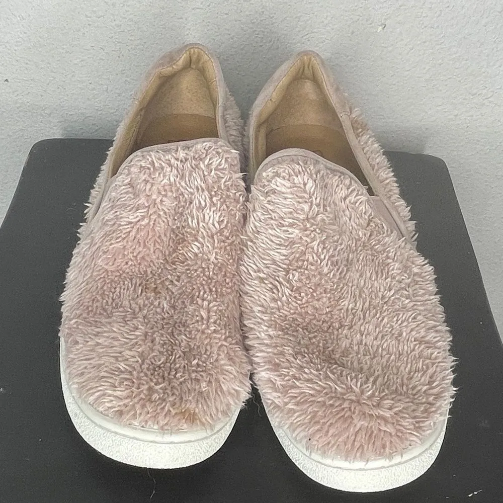 UGG‎ Fuzzy Shoes - Image 2