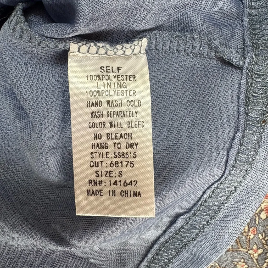 She-Sky Floral‎ Gray Blouse Size Small EUC - Image 3