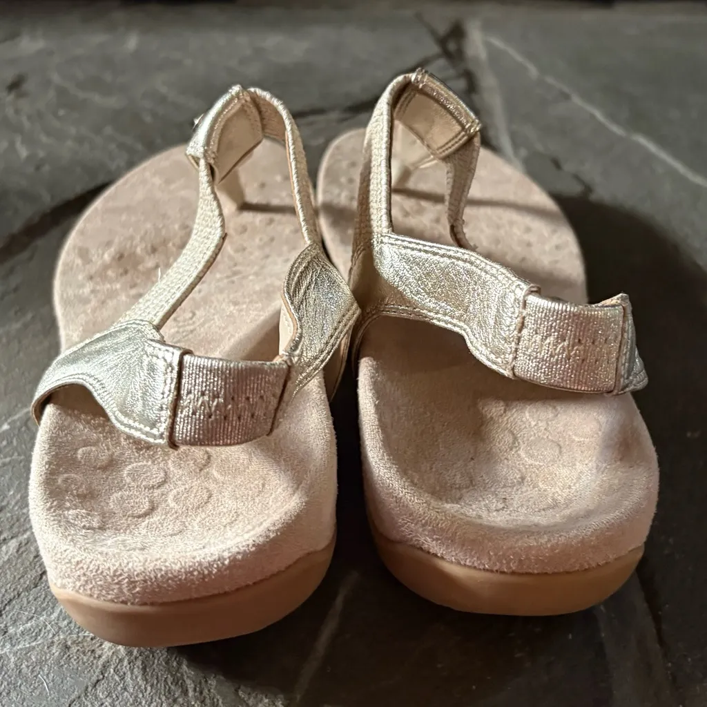 Vionic Gold Leather Brea Toe Post Slingback Sandals Size 9.5‎ EUC Only Tried On - Image 4