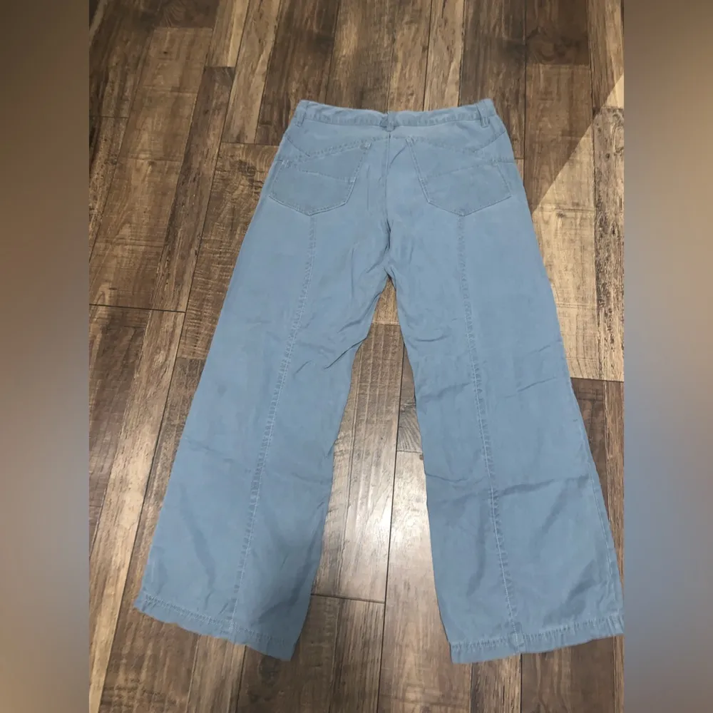 Athleta  light blue Albion cargo hiking pants size 4 68$ - Image 4
