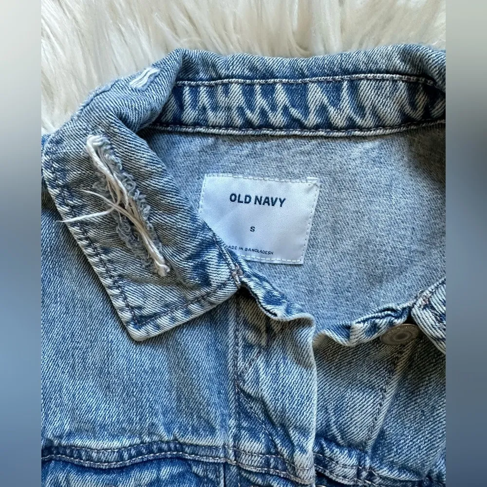 Old Navy distressed jean jacket - Image 4