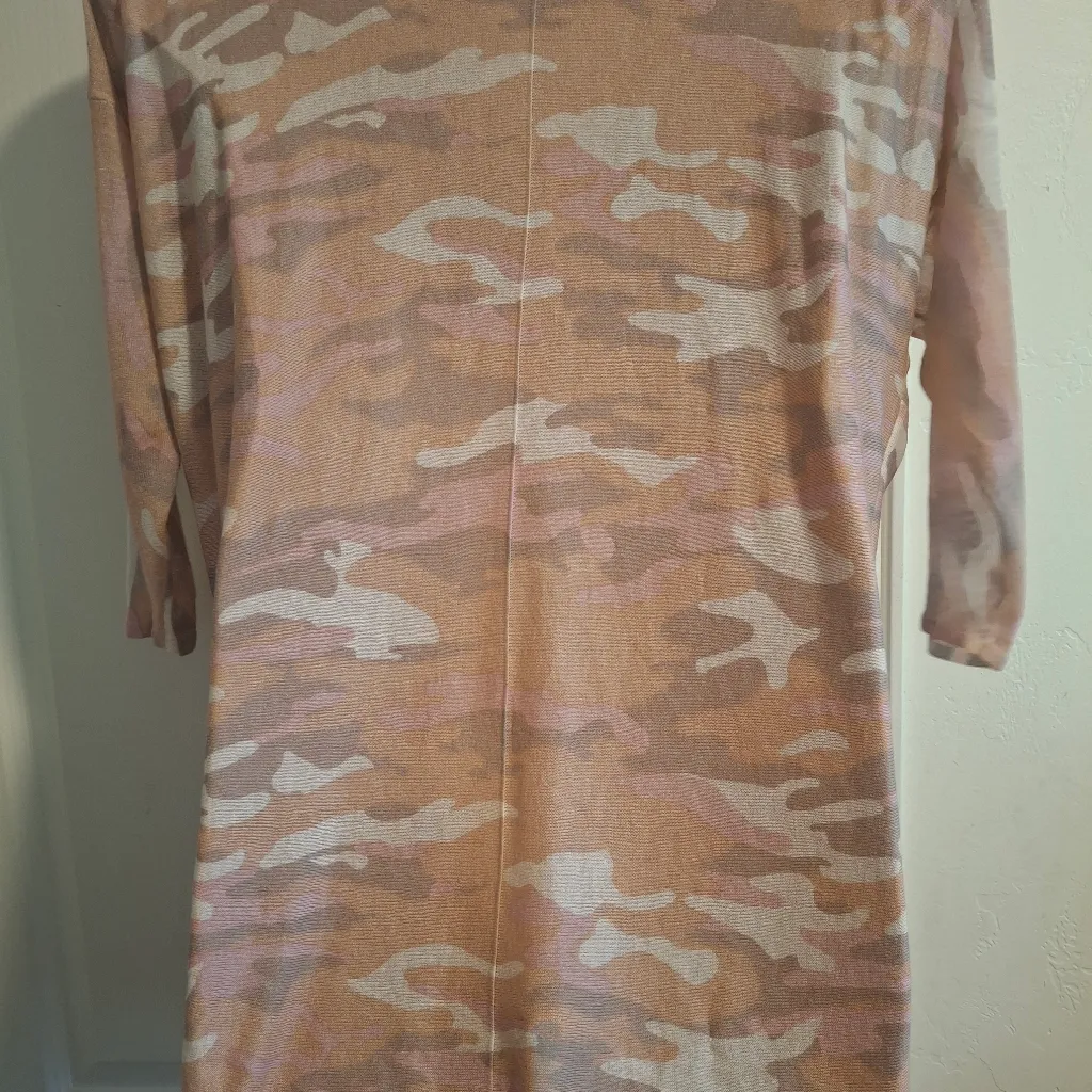 Lane Bryant 14 16  Pink Camouflage  V-Neck Top NWOT - Image 9