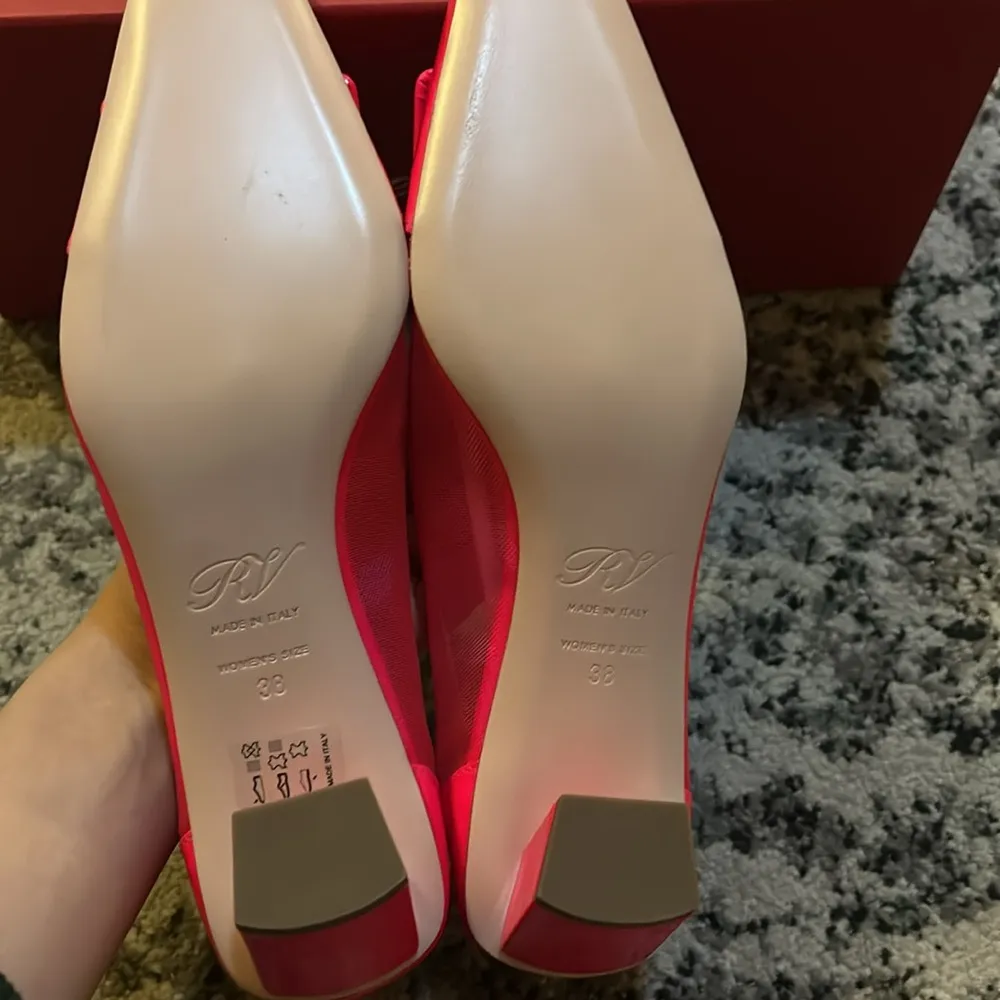 ROGER VIVIER Belle Vivier Embellished mesh and patent leather Pumps Pink Size 8 - Image 11