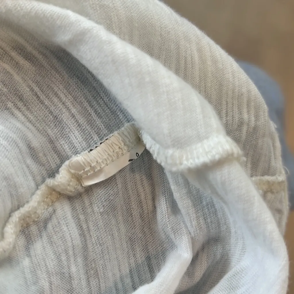 Bershka women size small ivory Tshirt with women print design - Image 9