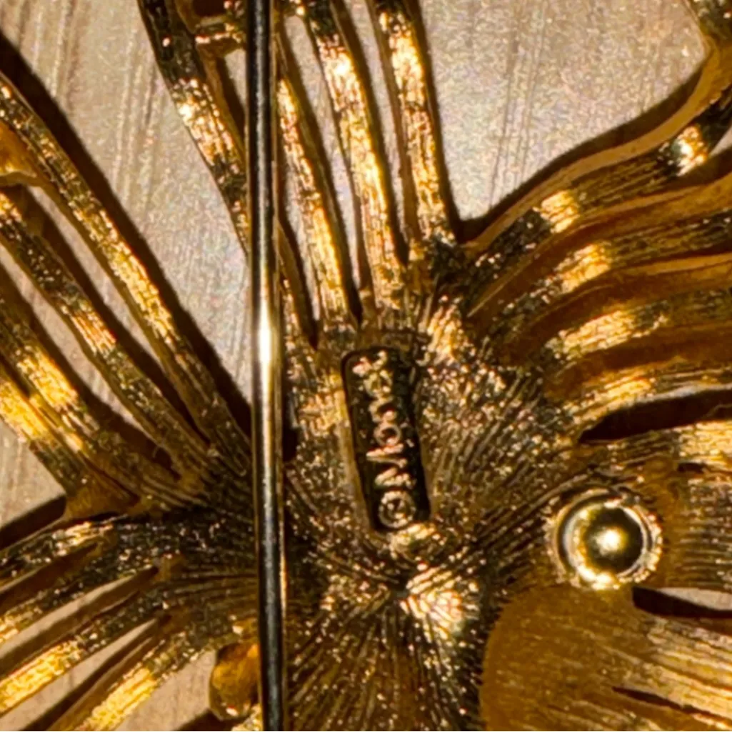 Vintage signed Monet Gold Tone Bow Large‎ Statement Brooch - Image 3