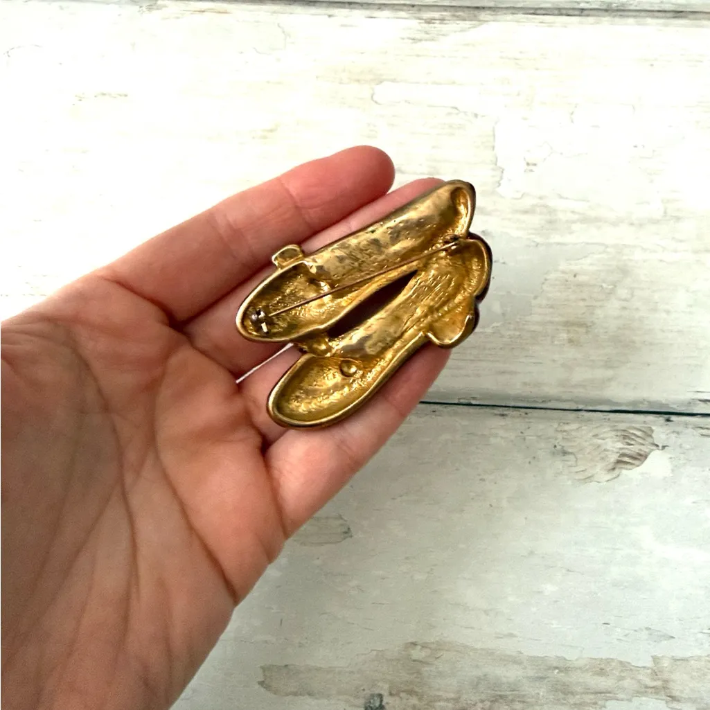 Vintage Ruby Red Slippers Wizard of Oz Dorothy Shoes Pin 2in - Image 2