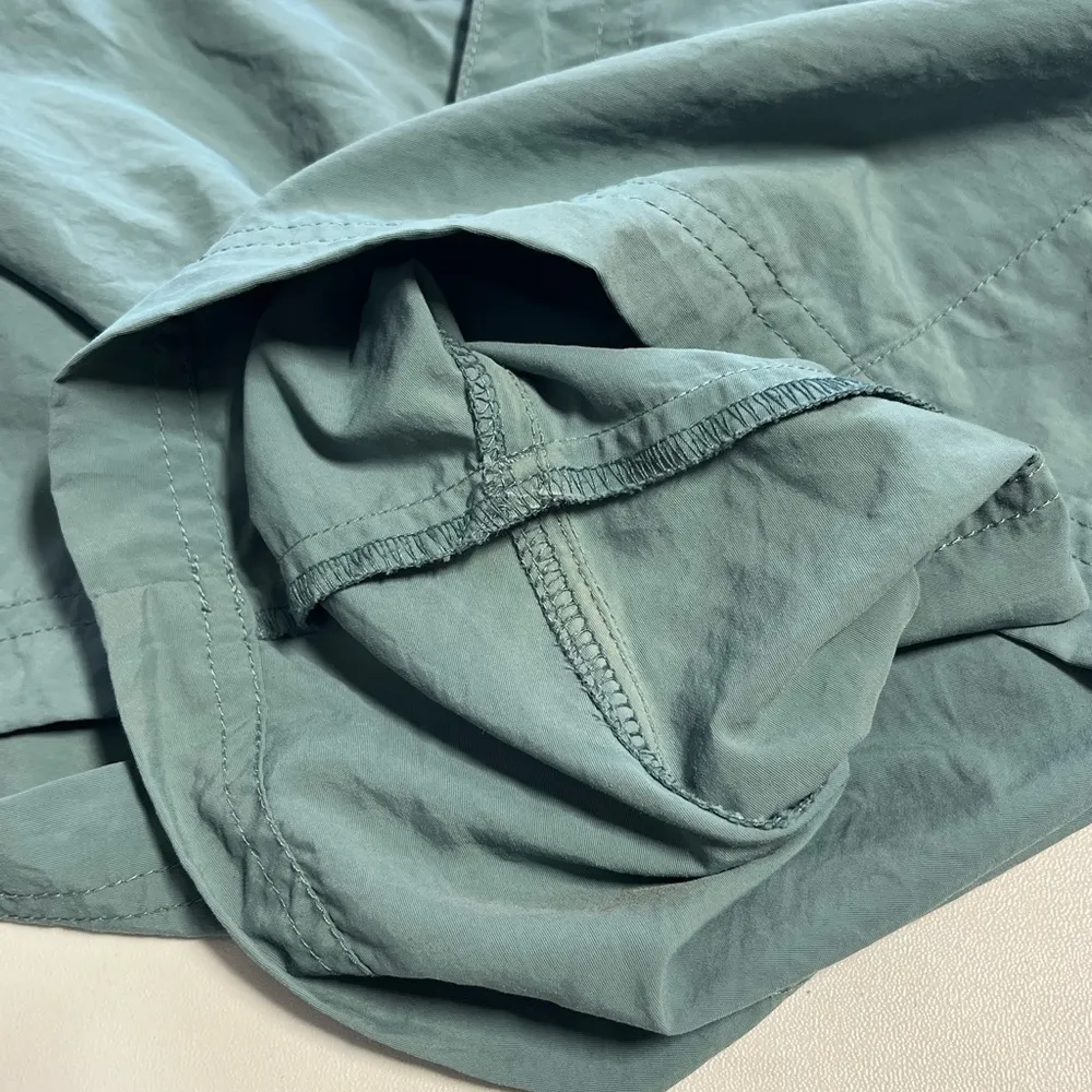 Columbia Nylon Hiking 4 in inseam Short teal blue with UPF protection small - Image 5