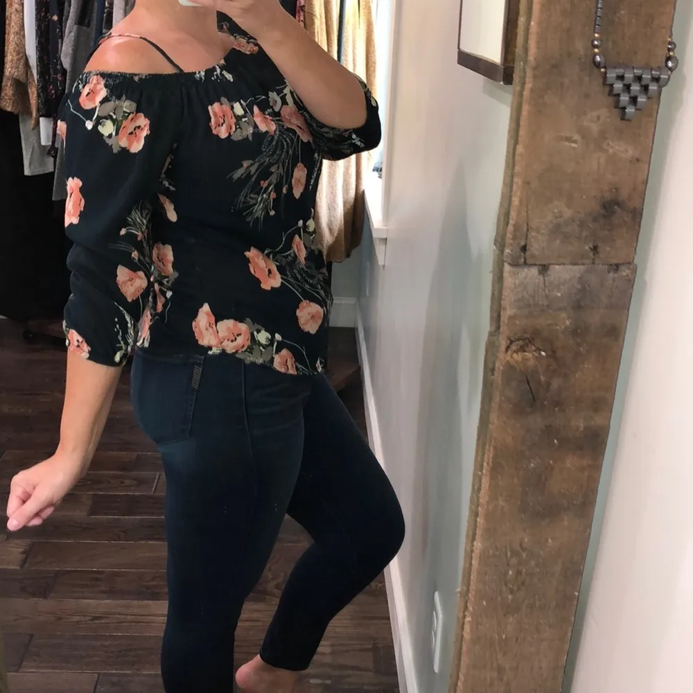 Blush medium floral flirty summer blouse - Image 2