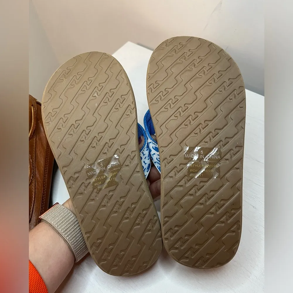 Vineyard Vines Watercolor Whale Blue Thong Flip Flops Sandals sz 5 - Image 4