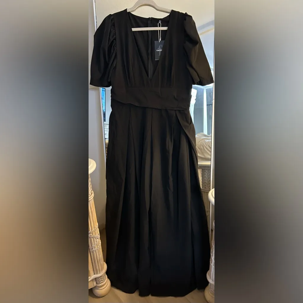 NEW Black Deep V - Image 2