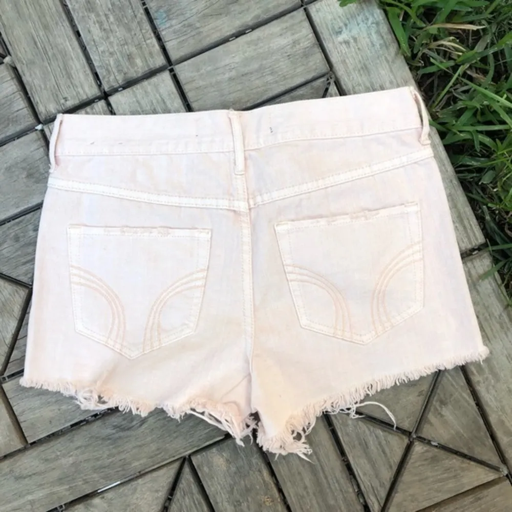 Hollister Embroidered High Rise Shorts Size 26 - Image 2