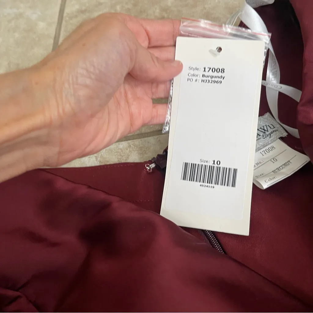 NWT Christina Wu Jumpsuit in‎ satin with V - Image 12