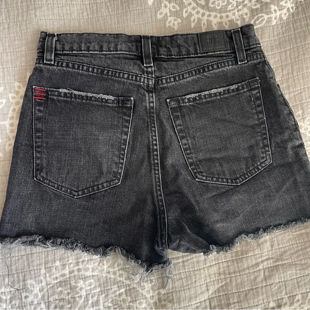 BDG Urban Outfitters Black Denim Cut Off Shorts Jorts Size 27 4 Small Girlfriend - Image 2