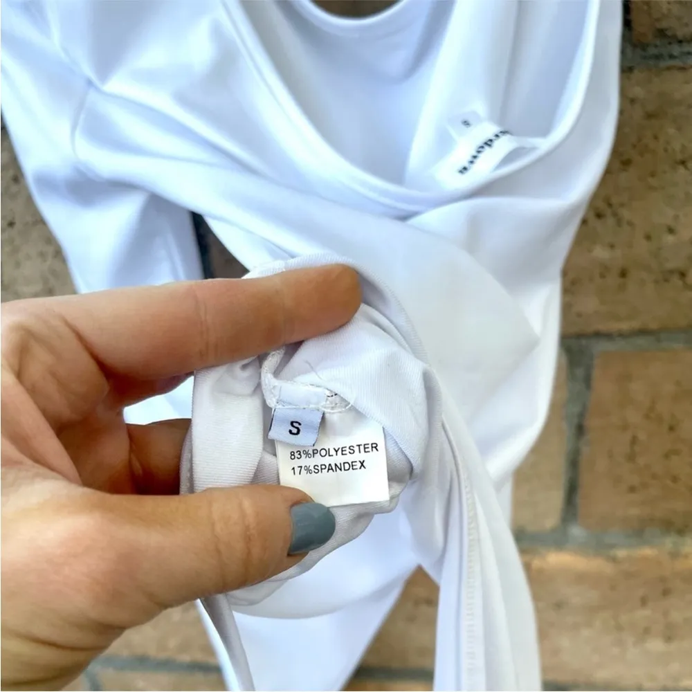 Revolve One Sleeve Long Sleeve White Bodysuit Size Small - Image 4