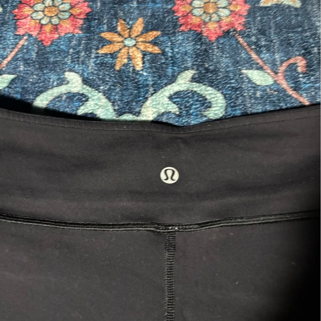 Vintage Reversible Lululemon shorts - Image 6