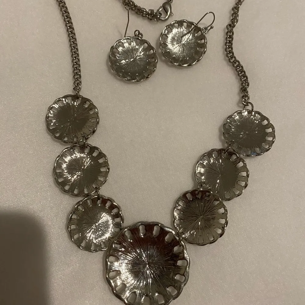 NECKLACE & EARING SET AS SHOWN🛍 - Image 5