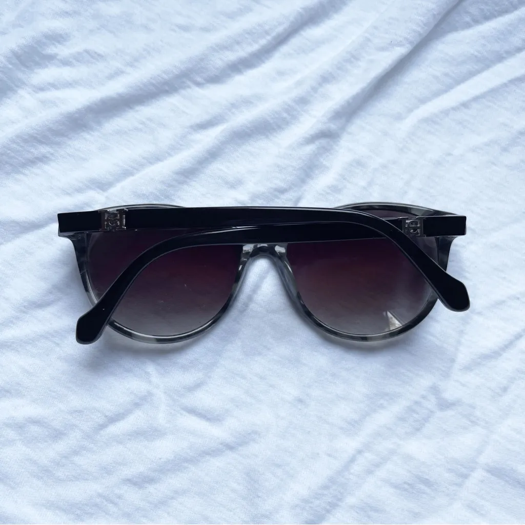 Carolina Herrera Tortoise Shell Sunglasses Sunnies Round Frame - Image 2