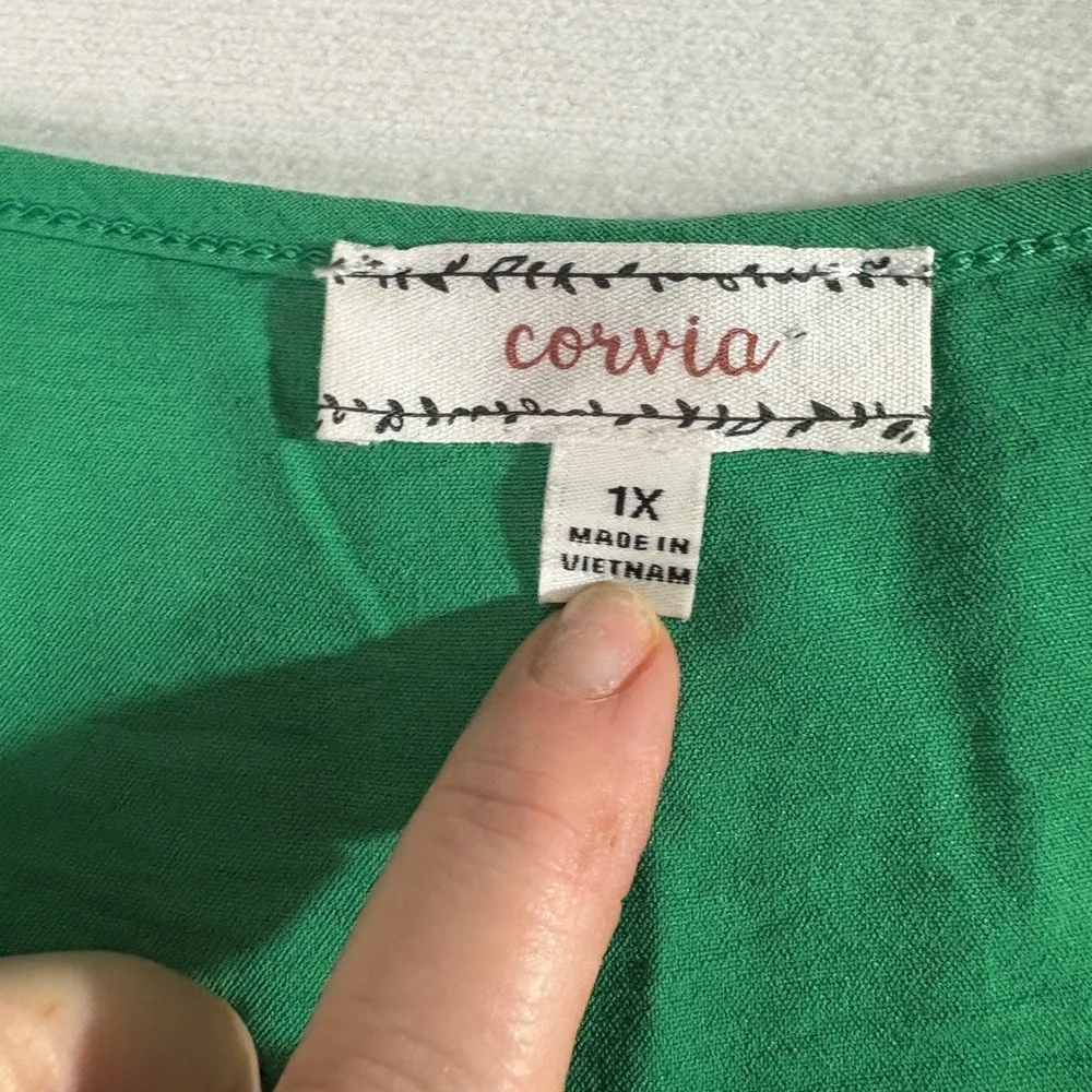Corvia Green Women's Top 1X - Image 3