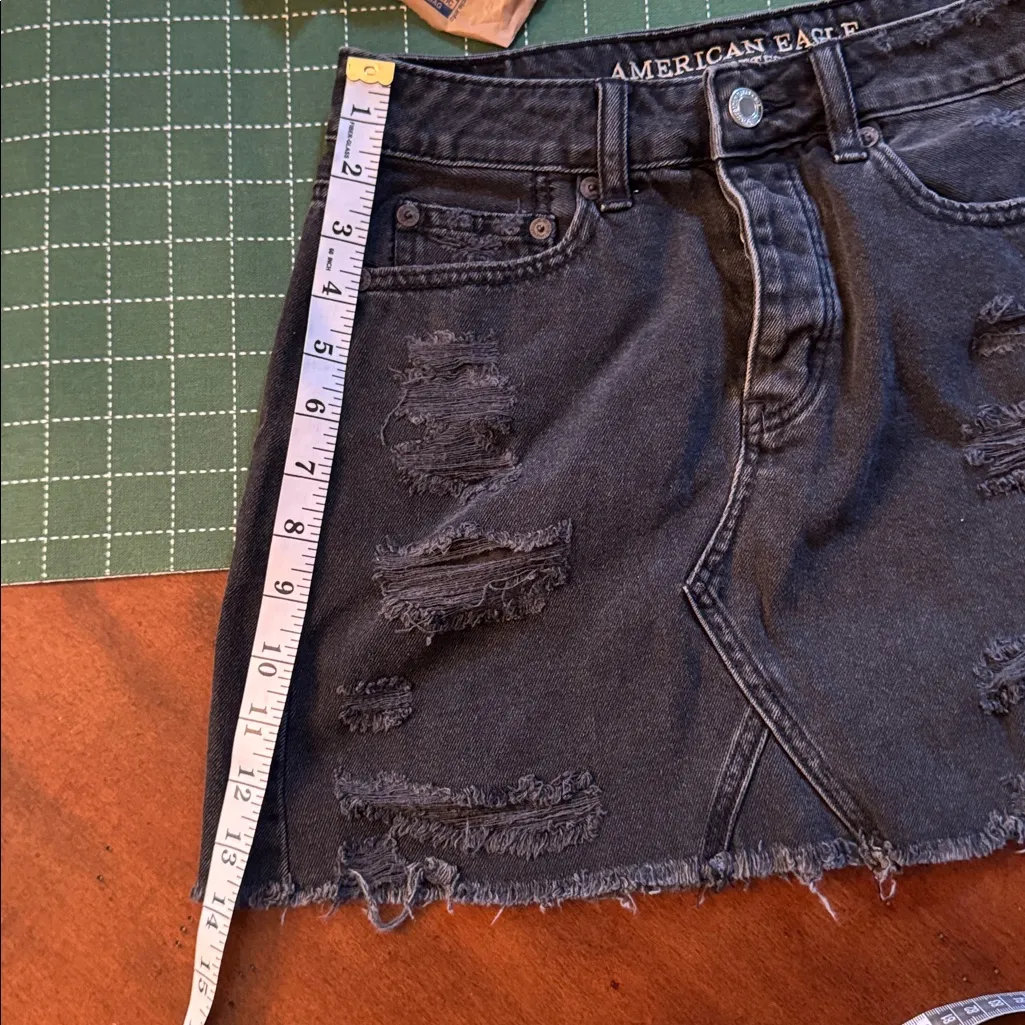 American Eagle Black Denim Skirt Distressed Size 0 - Image 4