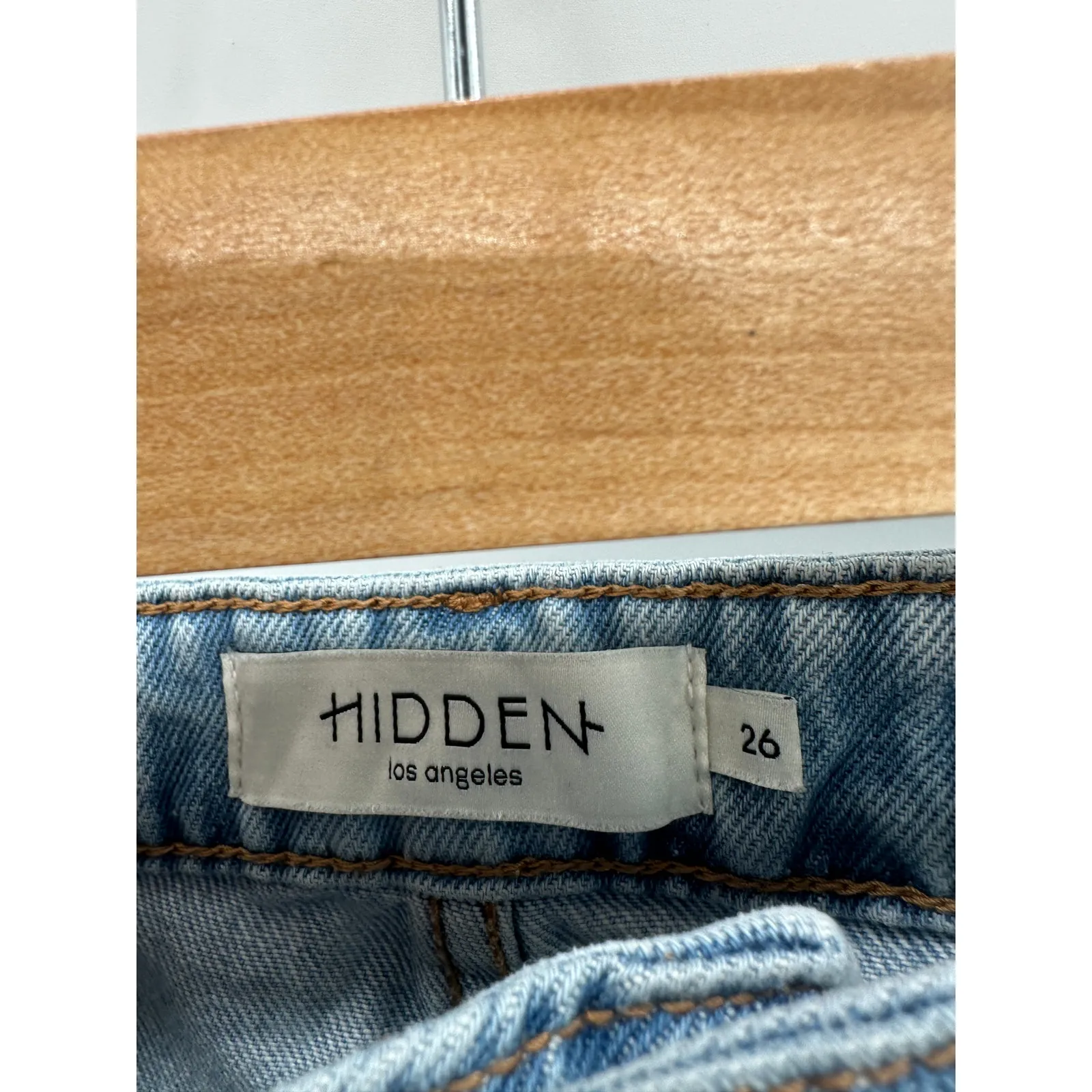 Hidden Jeans Women Light Wash Loose Fit Denim Jeans Size 26 Distressed Cut Off Blue - Image 5