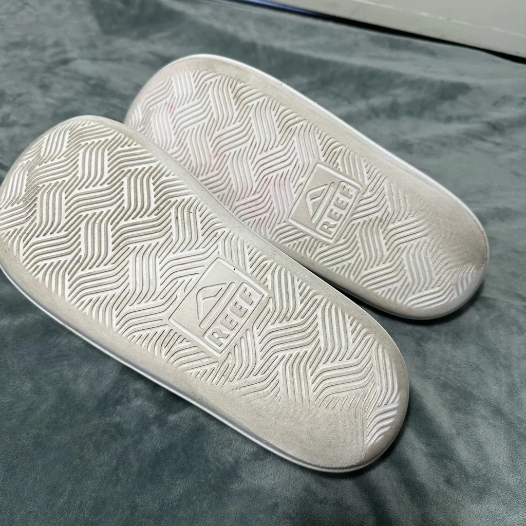 Reef Women's White and Tan Slide Sandals - Image 8