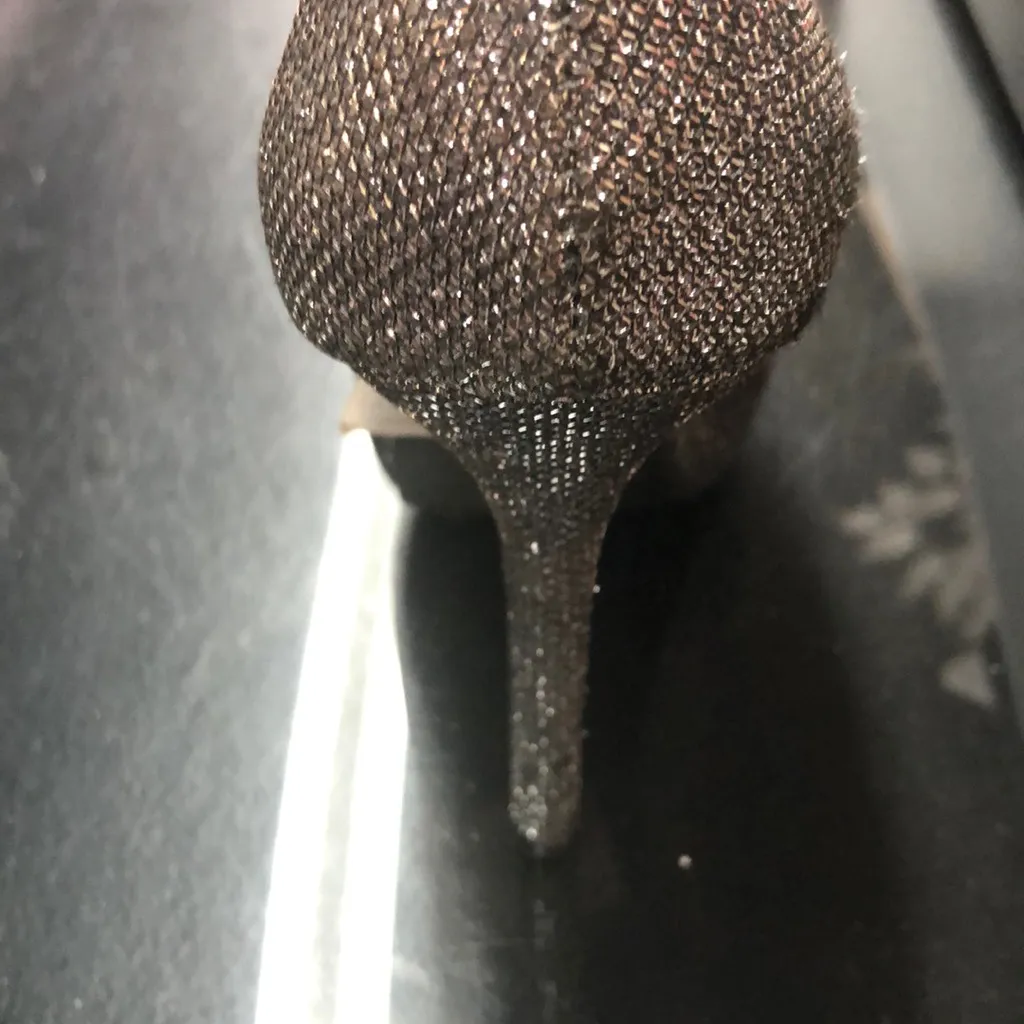 Forever 21 gray & silver size 6 1/2 heels - Image 5